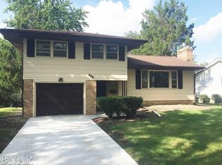 328 Hillside Ct, Bloomington, IL 61701