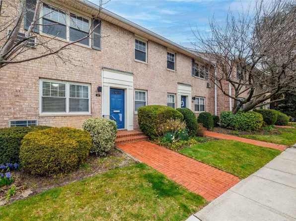 411 Merrick Rd #A, Rockville Centre, NY 11570
