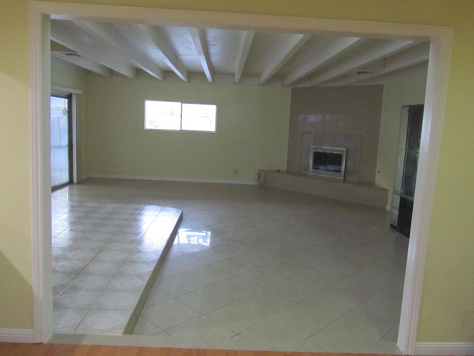 1st image of 9621 Harriet Ln