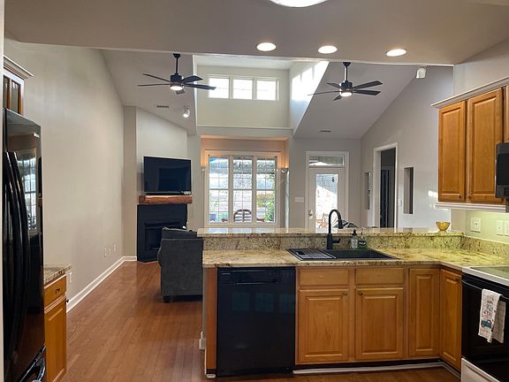 2nd image of 101 Reserve Ln #B