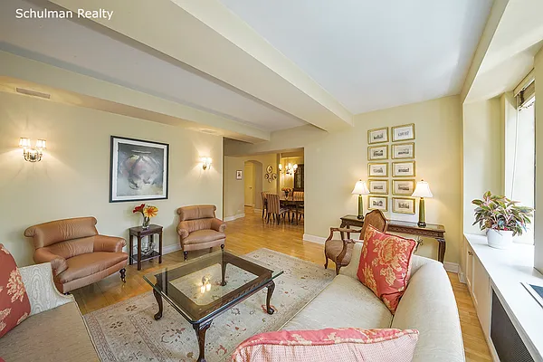 Sold by Schulman Realty LLC | media 8