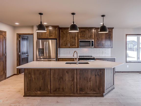 4th image of 3803 Platinum St