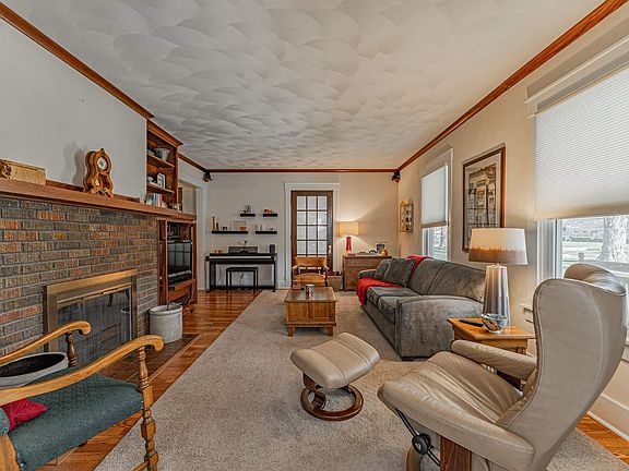 5th image of 320 Park Pl