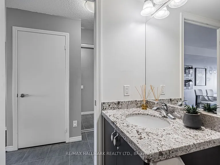 60 Heintzman St #1802 — Photo 23