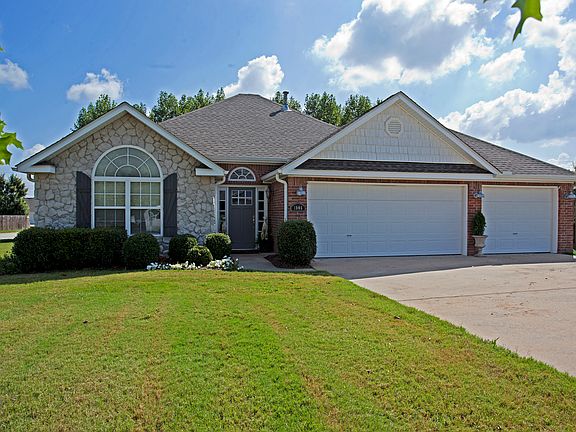 3rd image of 1906 N Coldwater Cir