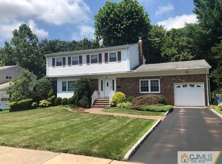 38 Gifford Rd, Somerset, NJ 08873