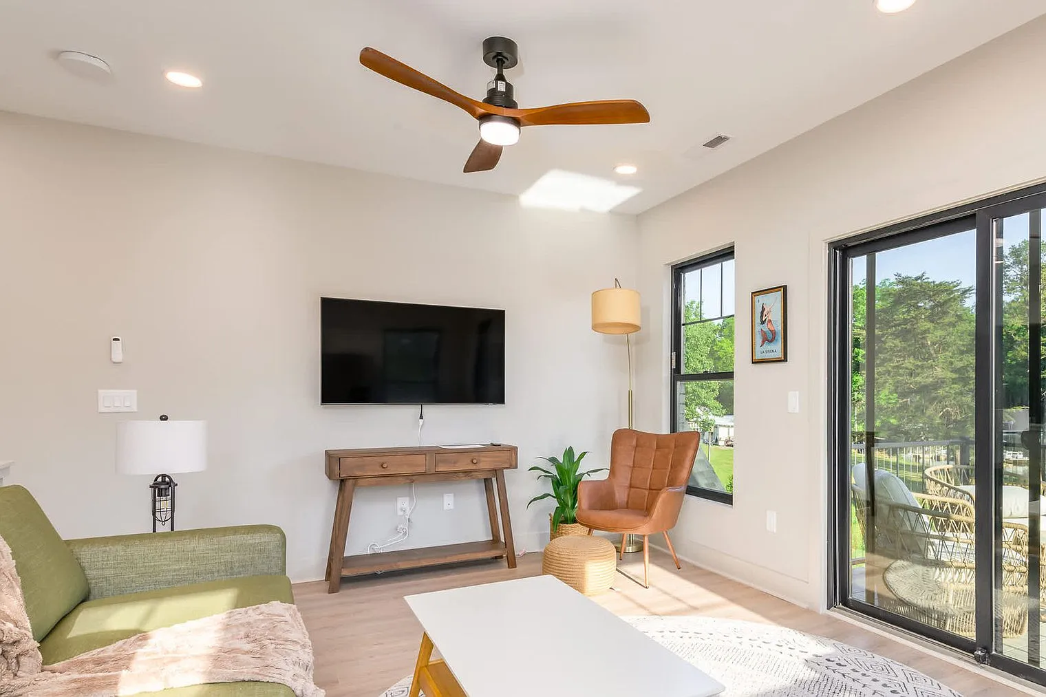 1 bed, 1.0 bath, 699 sqft, $3,012 — Photo 3