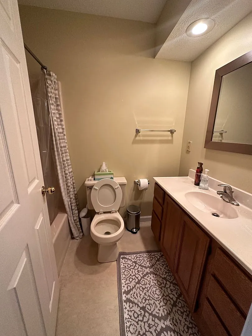 2 Bed 2 Bath Westside Located Duplex — Photo 3