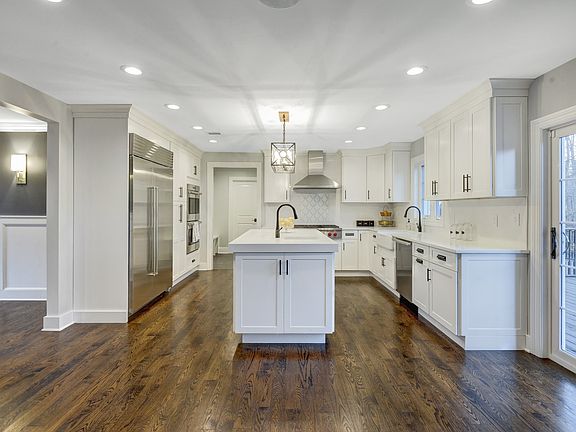 5th image of 5 Stratford Dr