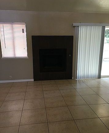 4th image of 2832 W Caldwell Ave