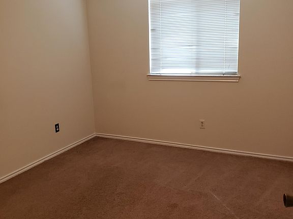 4th image of 708 Willow Brook Dr