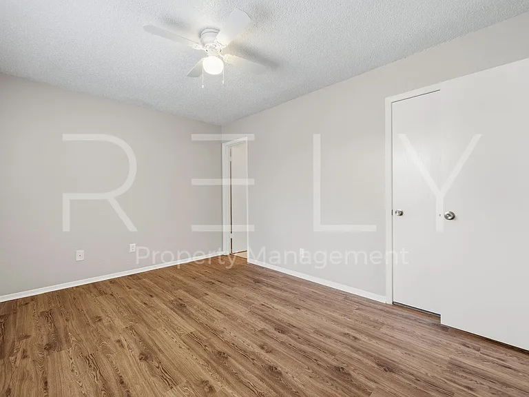 CV-AUS8001 West Gate — Photo 17