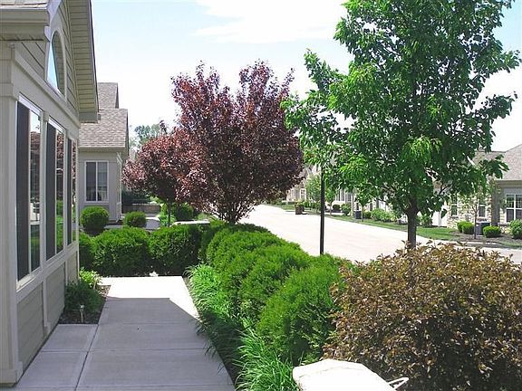 2nd image of 2389 Locust Hill Blvd