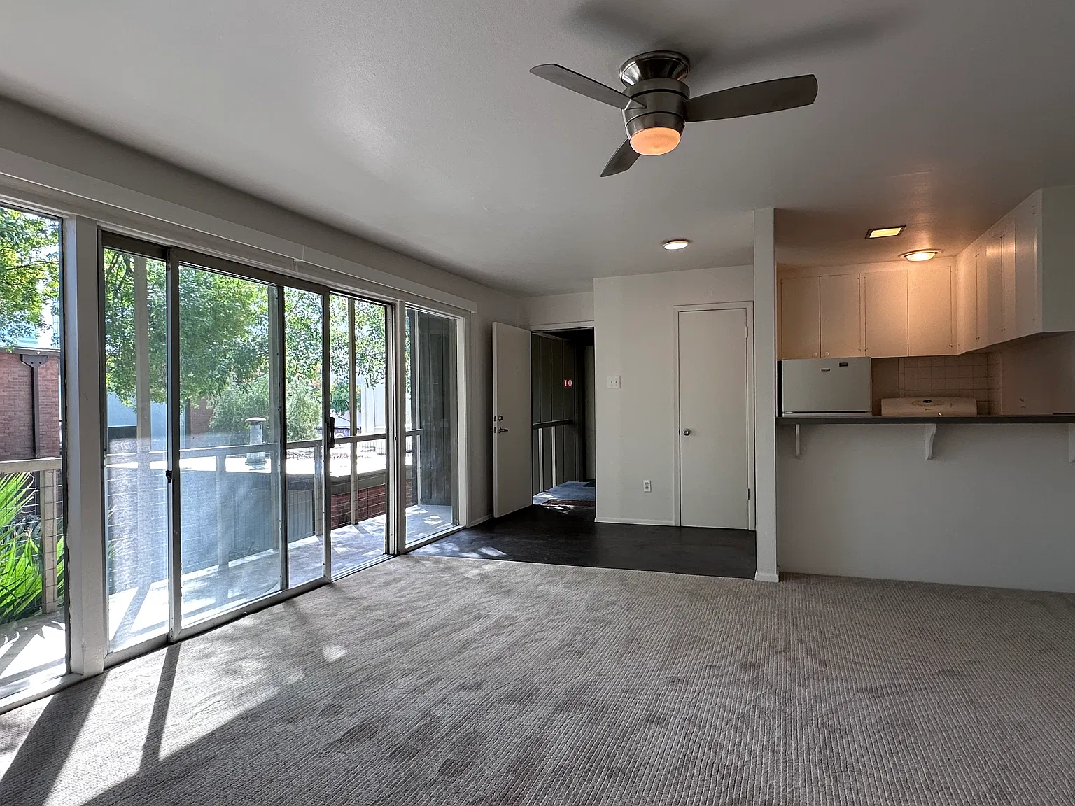 2 bed, 875 sqft, $1,550 — Photo 2