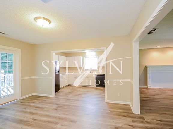 018-photo-living-room-11707865_09022022