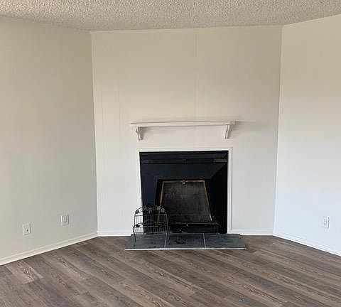 3rd image of 1681 Amberwood Dr #112