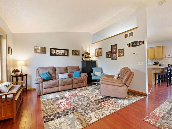 4th image of 520 Lindsey Ln