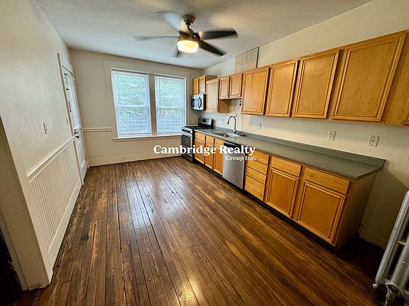 2nd image of 9 Fairfield St #1T