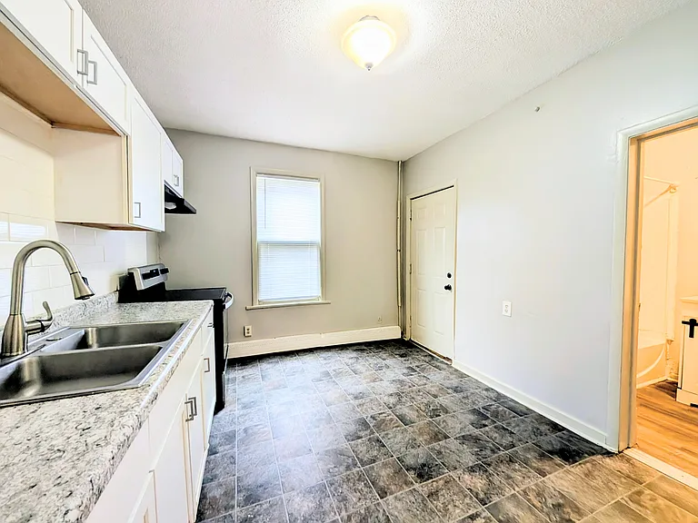 61 Delos St W #W — Photo 2