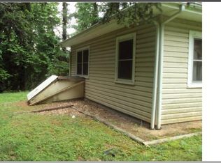 437 N Lakeside Dr, Hendersonville, NC 28739