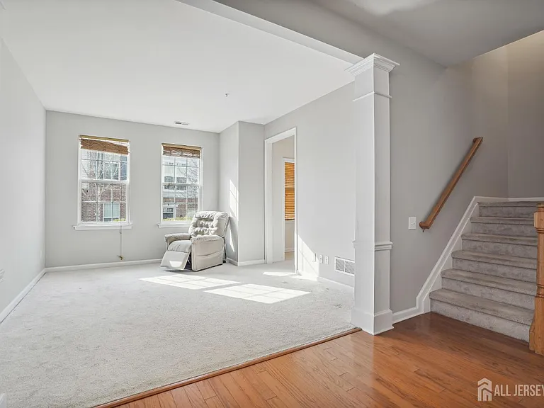 1501 Gabriel Ln — Photo 3