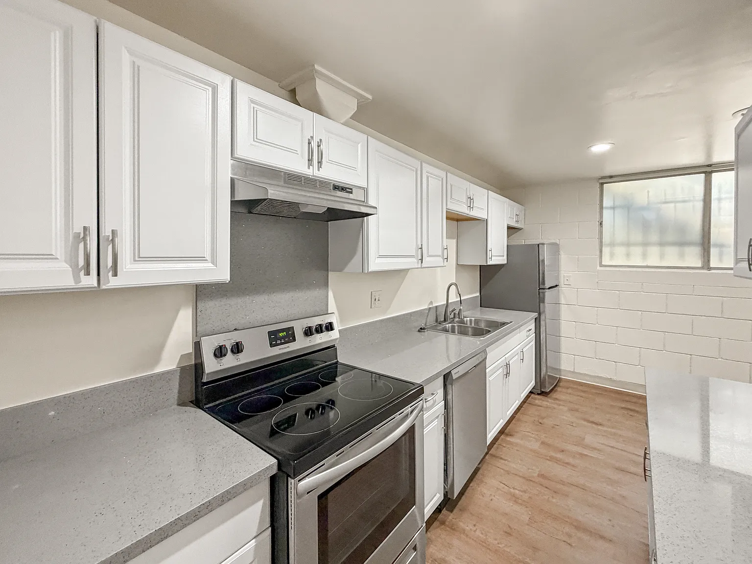 2 bed, 950 sqft, $2,895 — Photo 2