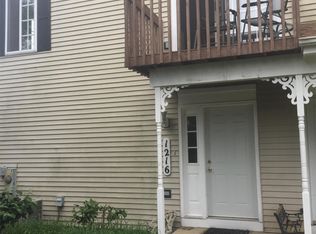 1216 Sandhurst Ln, South Elgin, IL 60177