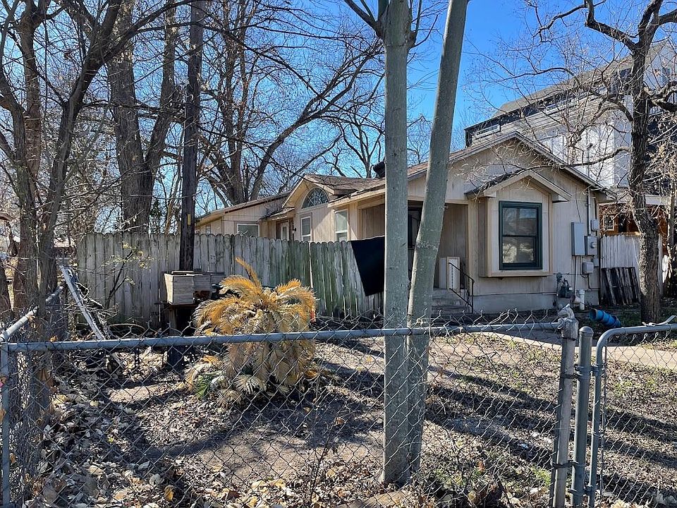 2nd image of 2817 Prado St