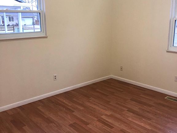 4th image of 431 Sherwood Ct