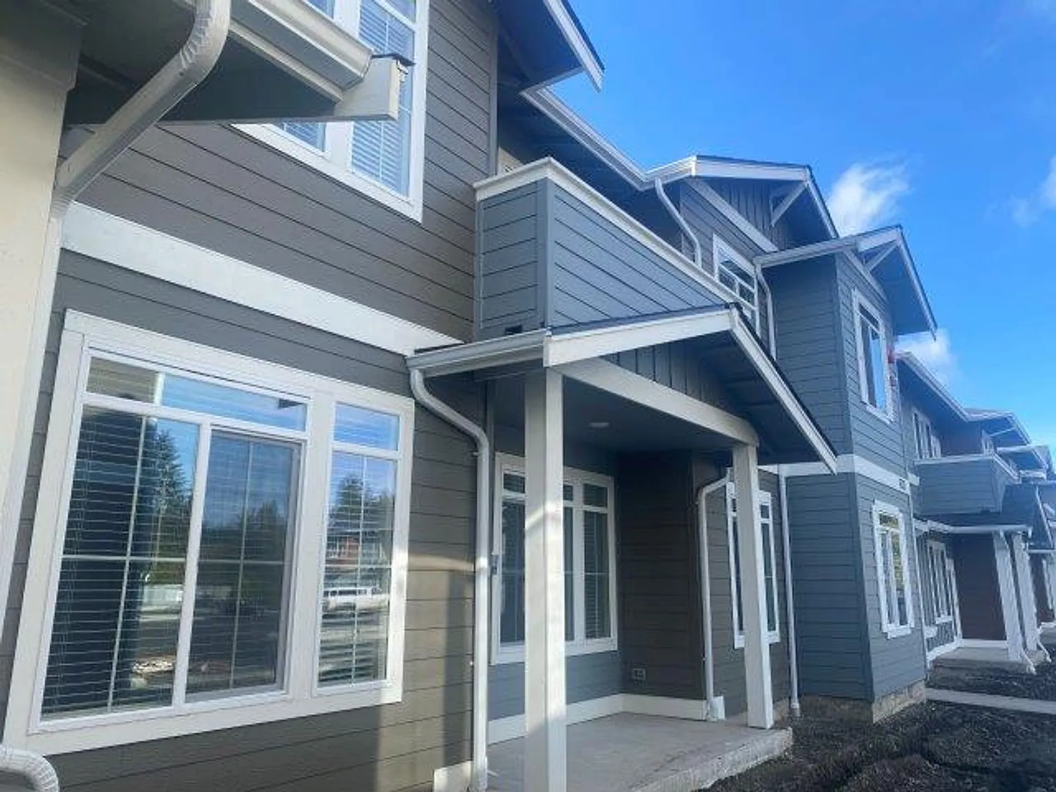 2 Bedroom 2.5 Bath townhome with 1 car garage. Apply Today! — Photo 4