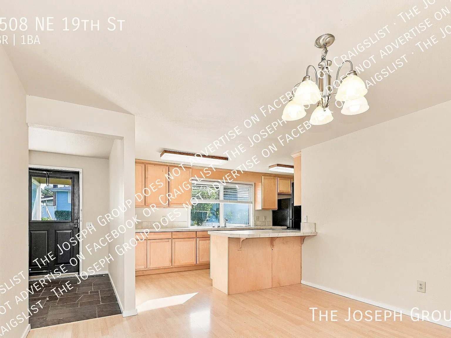 Bright 3-Bedroom Home Near I-405! — Photo 3