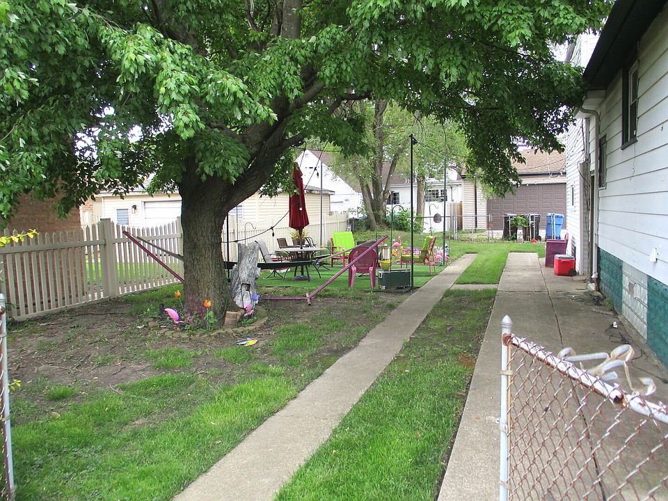 2nd image of 3435 W 115th St
