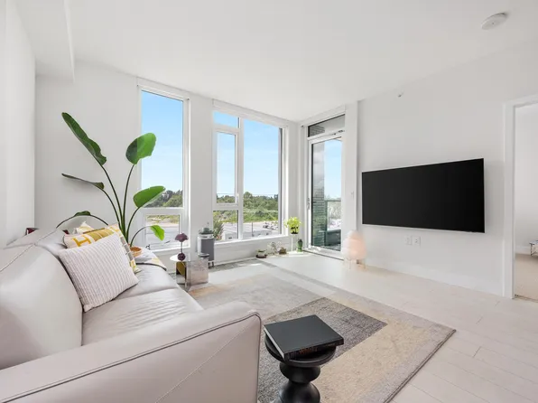 8575 Rivergrass Dr #560, Vancouver, BC V5S 0H4