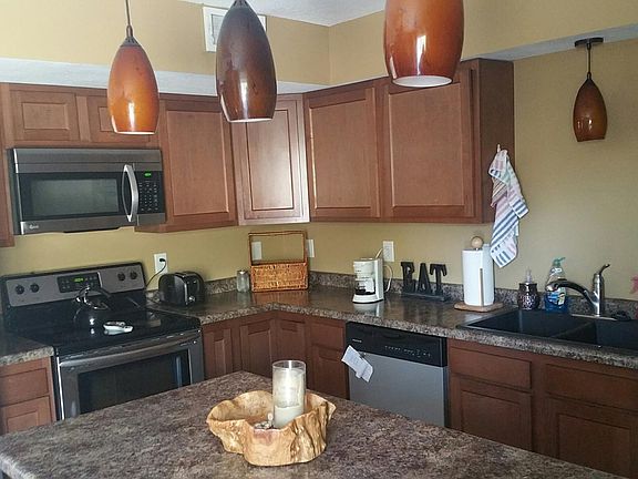 2nd image of 405 Mimosa Ct APT 4