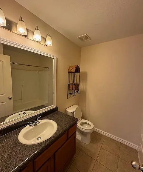 1300 Yorkshire Dr — Photo 10
