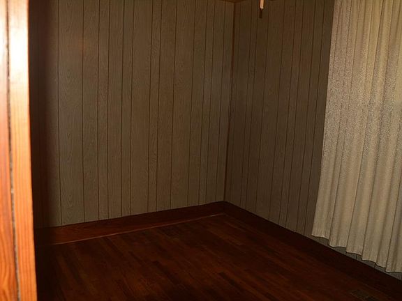 3rd image of 634 S Miller St