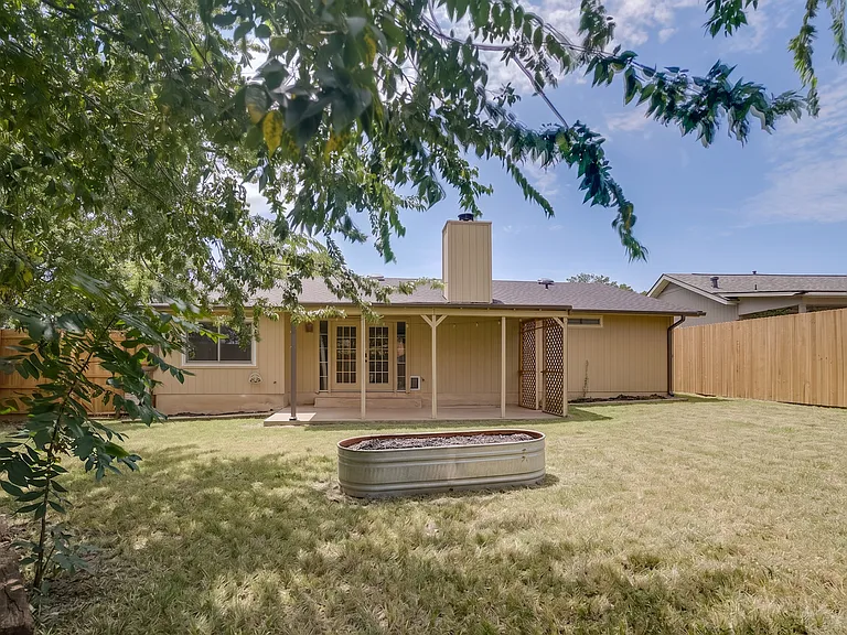 606 Splitrock St — Photo 19