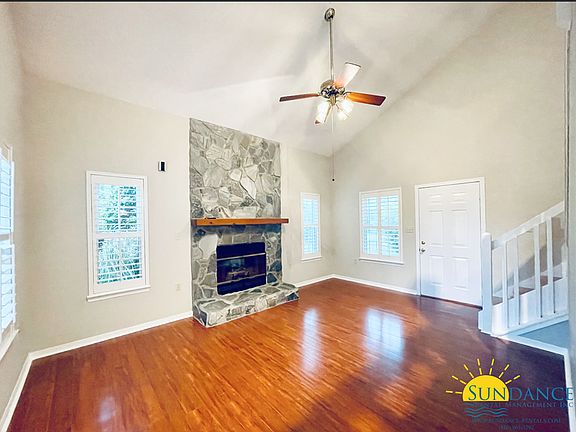 3rd image of 606 Emerald Ln