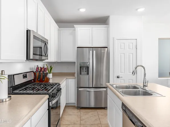 2019 N Marketside Ave, Buckeye, AZ 85396