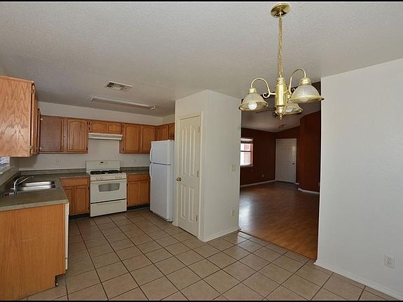 5th image of 617 Esmeralda Armendariz Ave