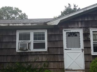 15 Easterly Rd, Hampton Bays, NY 11946