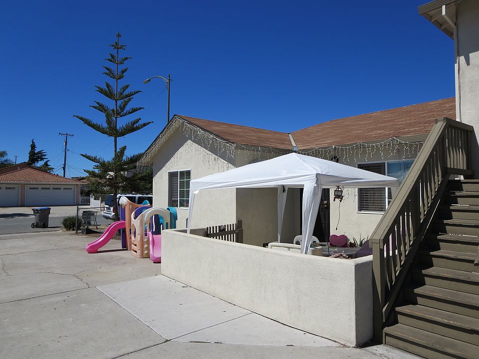 View of driveway