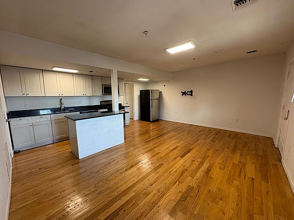 3rd image of 602 5th Ave Rear 303