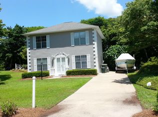 208 Holly Ct, Emerald Isle, NC 28594