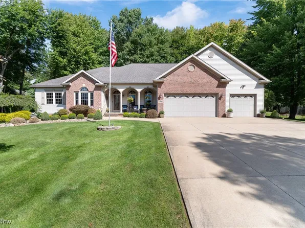 2597 Pine Lake Trl, Uniontown, OH 44685