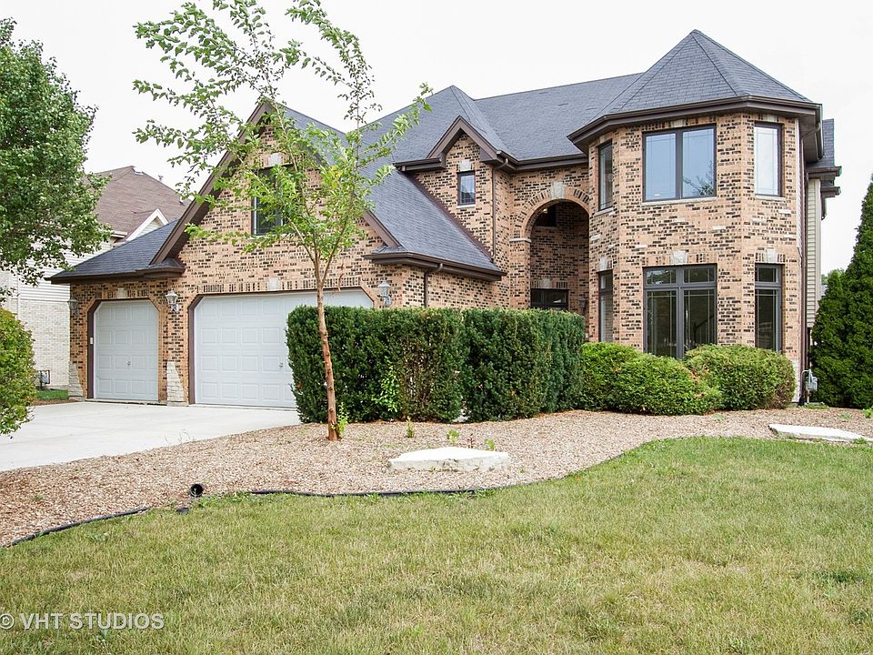 1st image of 9 N Carrington Ct
