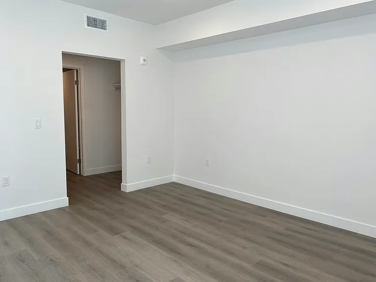 16030 Sherman Way #B — Photo 8