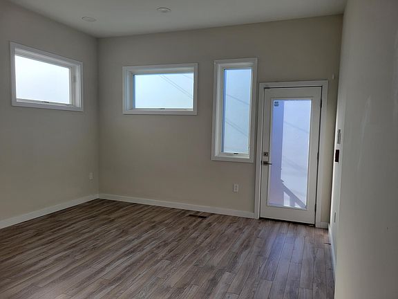 4th image of 932 N Marshall St APT 1