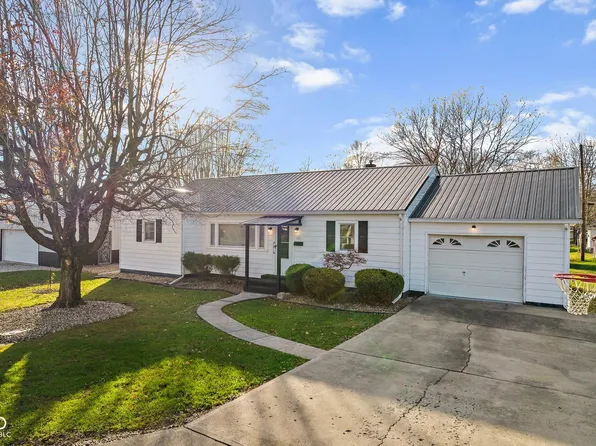 382 S 1st St, Austin, IN 47102