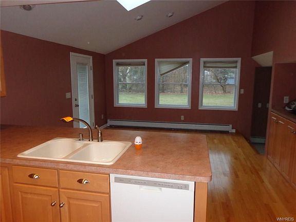 3rd image of 36 Cromwell Dr